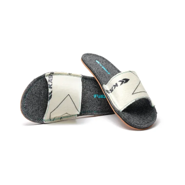 k-stle-light-skin-slippers-pantofole-merchandise image 1