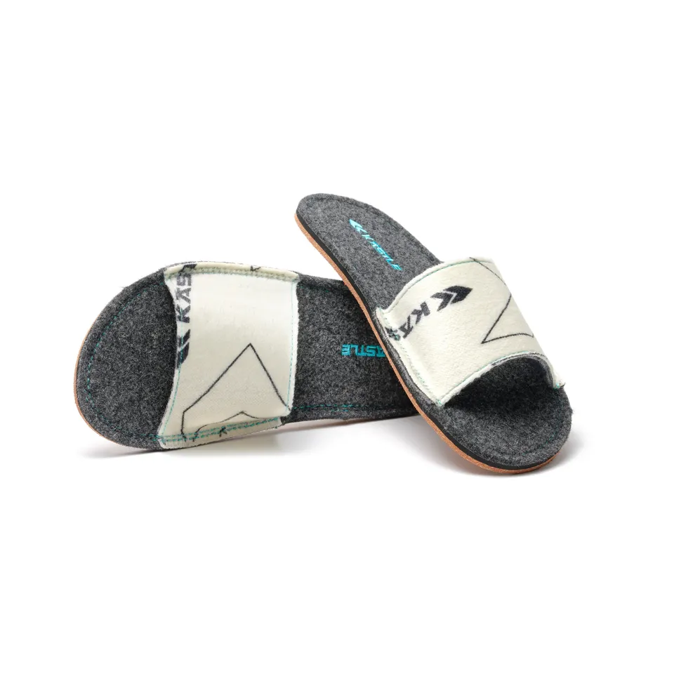 k-stle-light-skin-slippers-pantofole-merchandise image 1