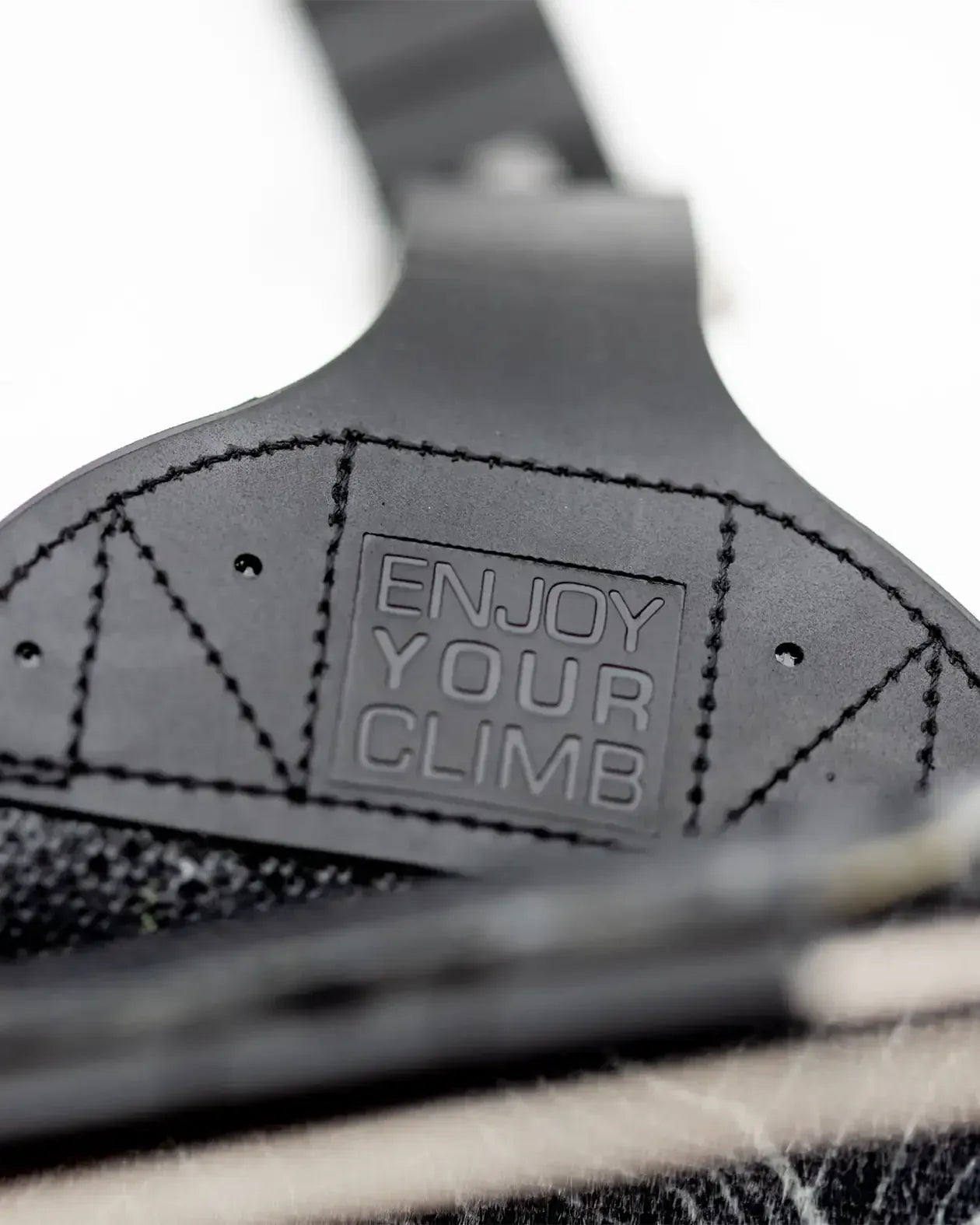 jones-snowboards-pre-cut-nomad-pro-splitboard-skins image 3